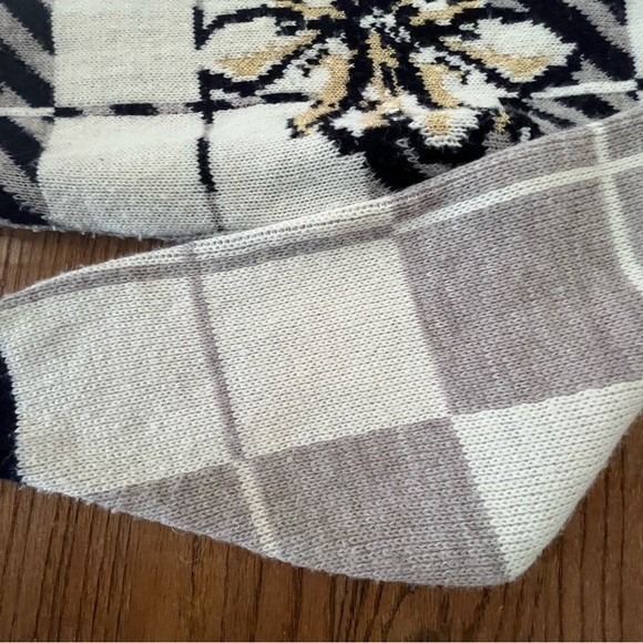 Vintage 90s Spunky Cream And Gray Plaid With Large Floral Print Knit Sweater - Picture 8 of 10